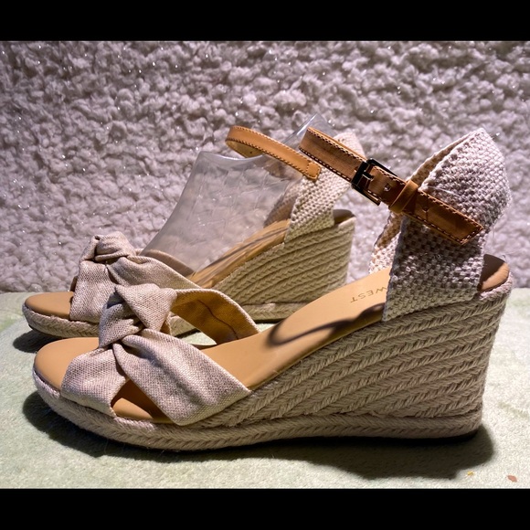 NINE WEST GOLD ESPADRILLE WEDGED OPEN TOE SANDALS - Picture 9 of 12